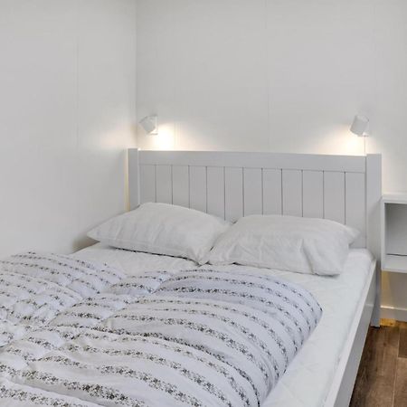 2 Bedroom Nice Apartment In Vaeggerlose Bøtø By Eksteriør billede