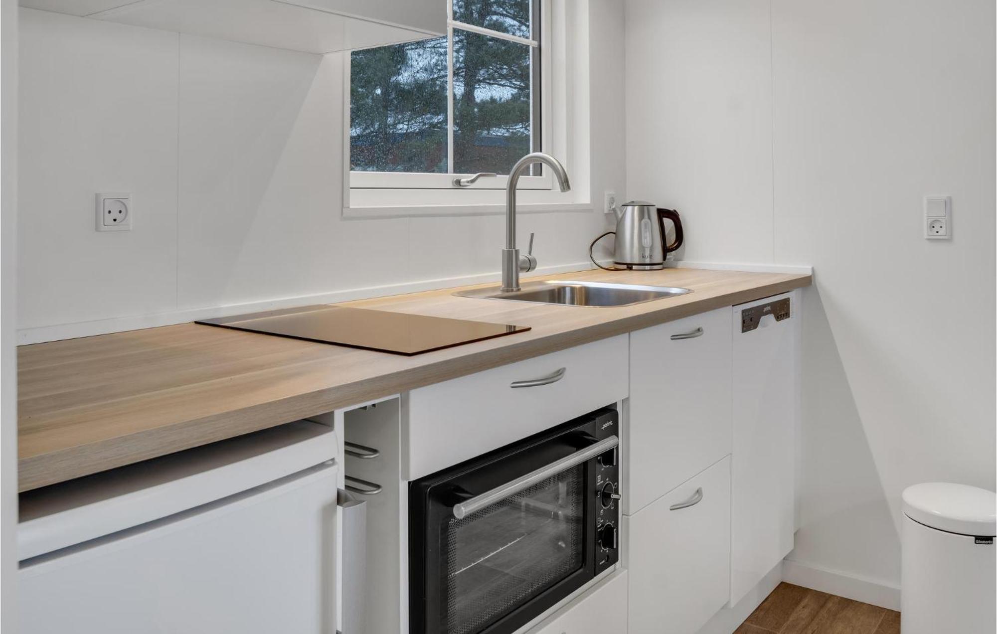 2 Bedroom Nice Apartment In Vaeggerlose Bøtø By Eksteriør billede