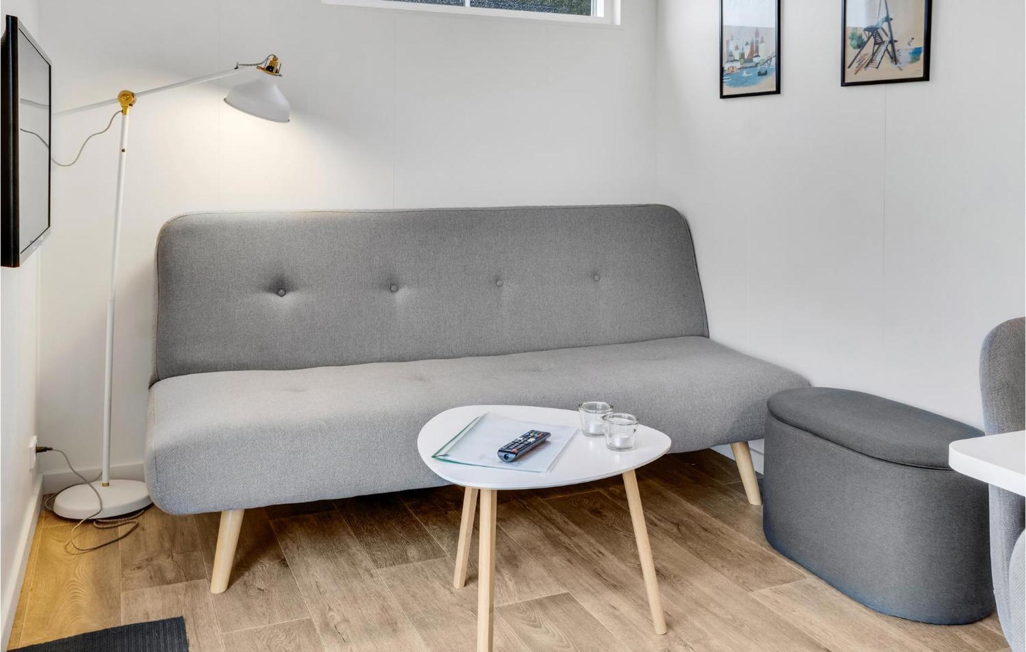 2 Bedroom Nice Apartment In Vaeggerlose Bøtø By Eksteriør billede